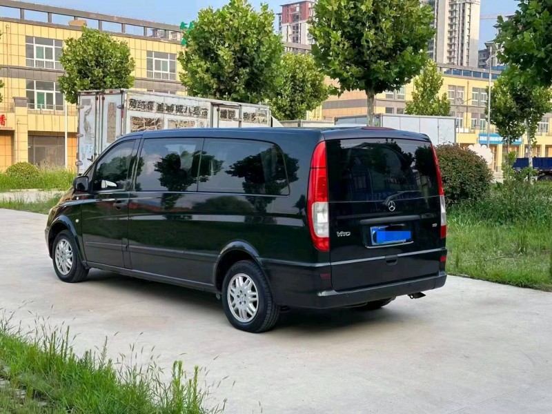 东营13年奔驰威霆5