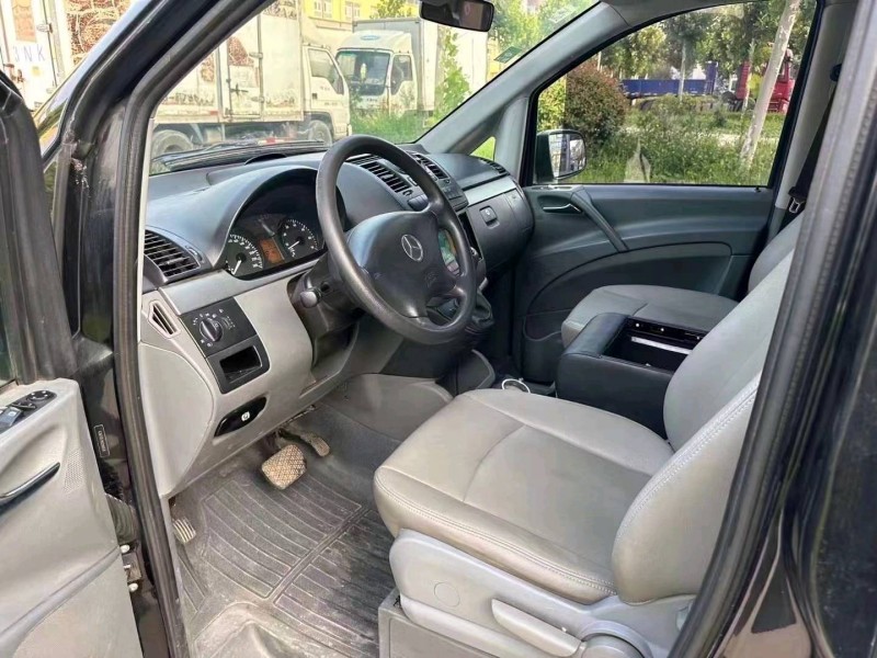 东营13年奔驰威霆8