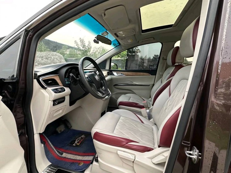 青岛18年别克GL84