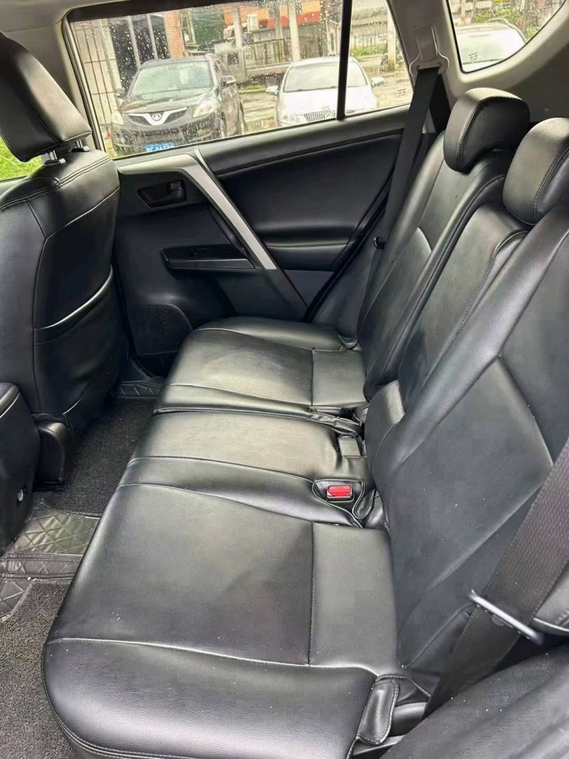 桂林17年豐田RAV4榮放3