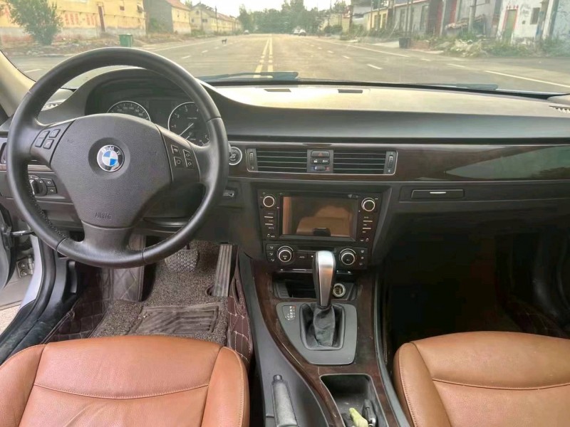 济南11年宝马3系4