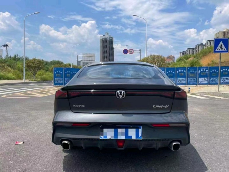 重慶23年長安汽車UNI-V5