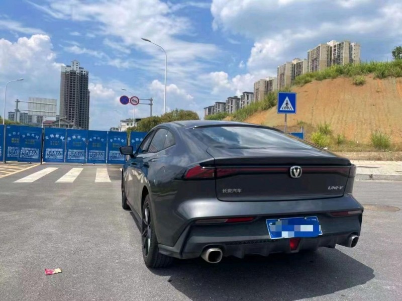 重慶23年長安汽車UNI-V6
