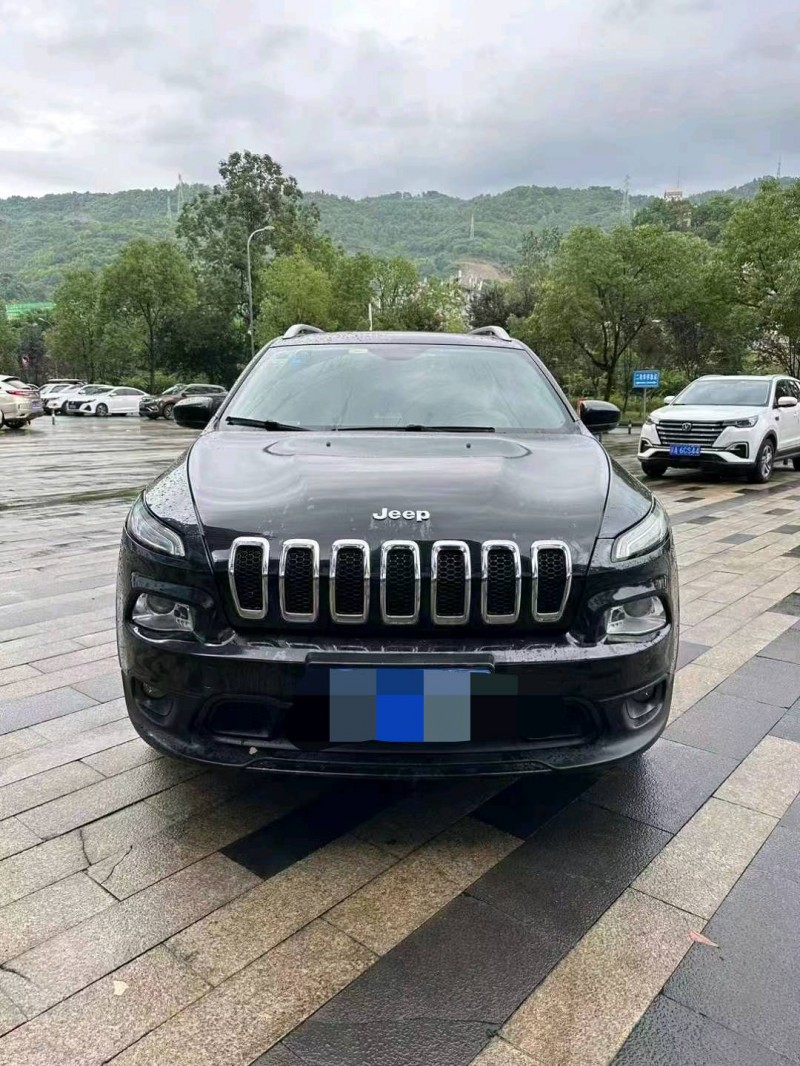 重庆17年Jeep自由光1