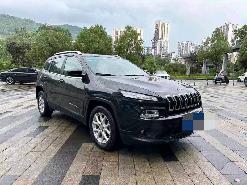 重庆17年Jeep自由光5