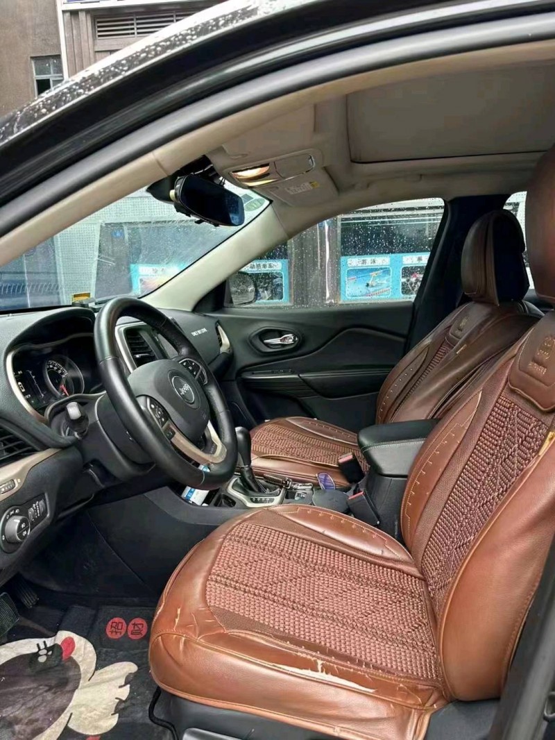 重庆17年Jeep自由光7