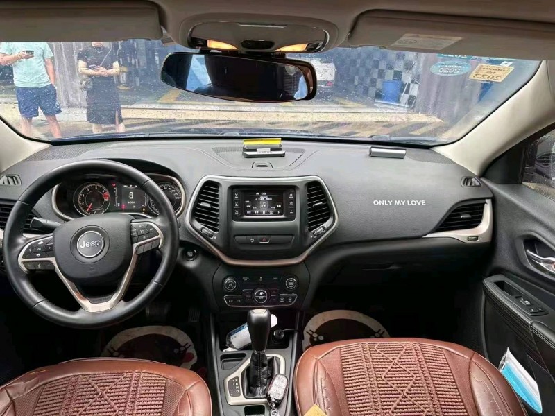 重庆17年Jeep自由光8