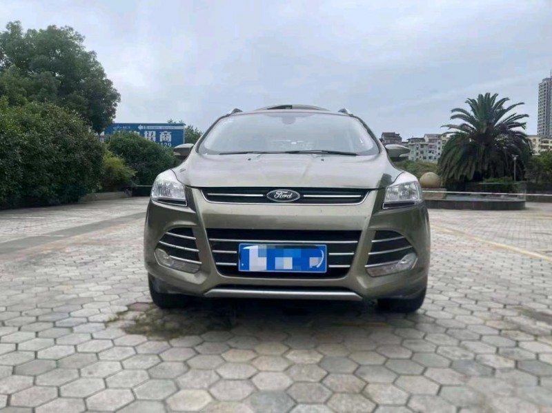 重庆15年福特翼虎1