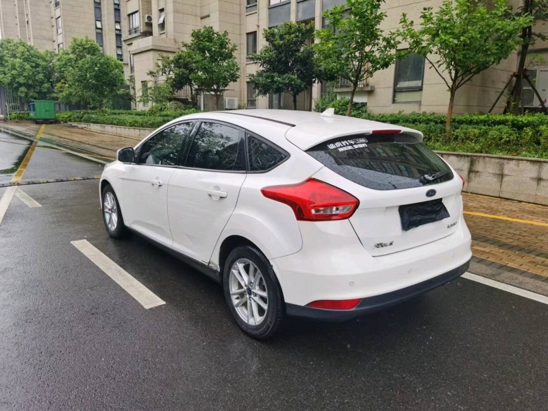 苏州17年福特福克斯5