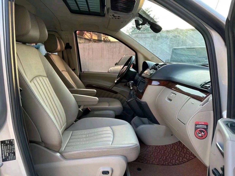 东营14年奔驰唯雅诺4