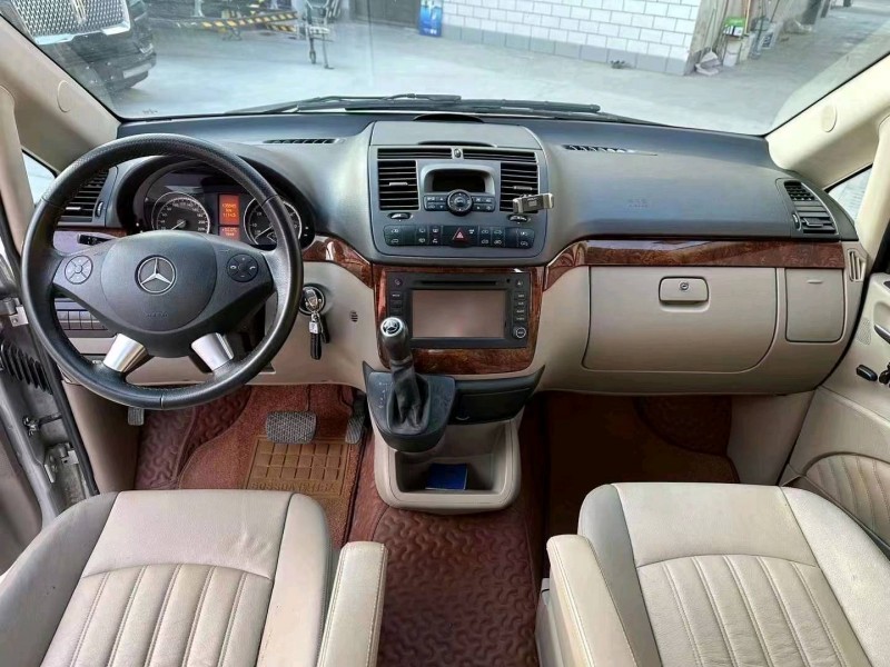 东营14年奔驰唯雅诺8