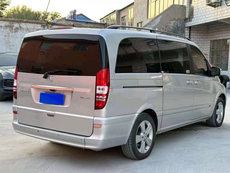 东营14年奔驰唯雅诺9