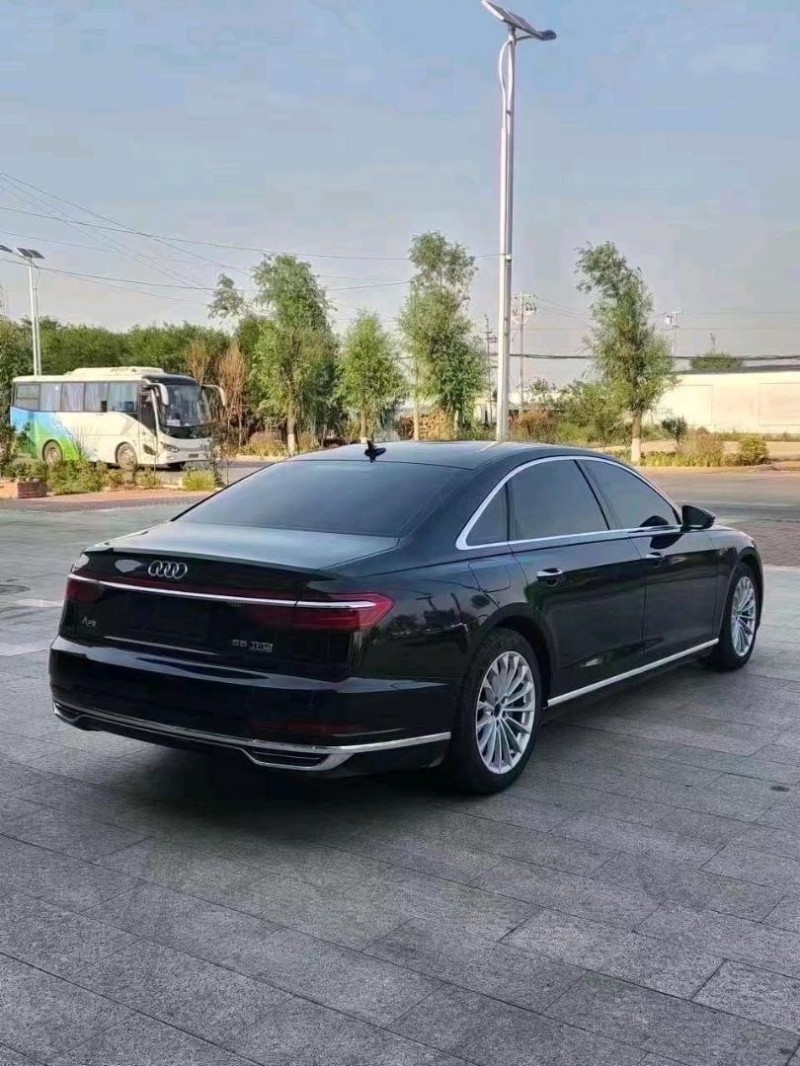 东营18年奥迪A8L9