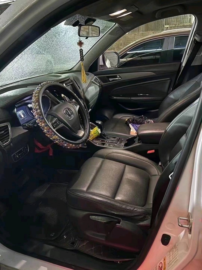 重庆18年长安汽车CS755