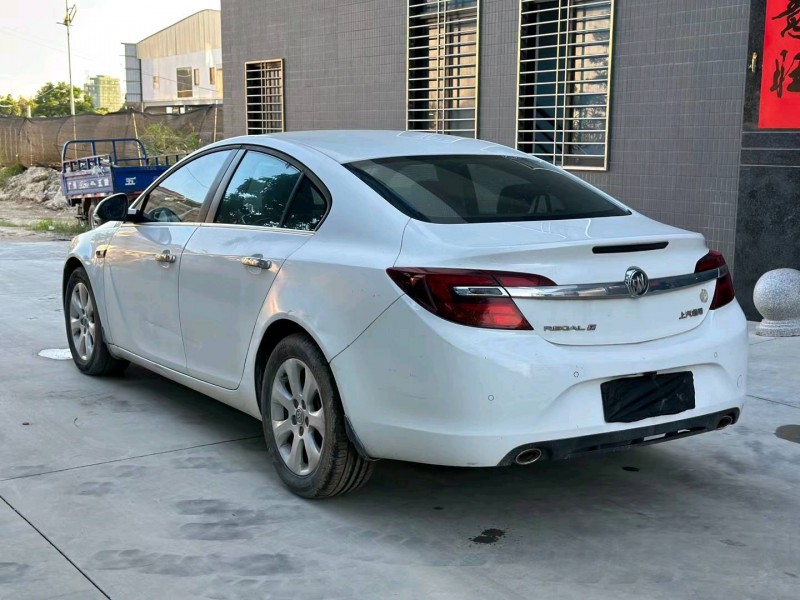 汕头16年别克君威4