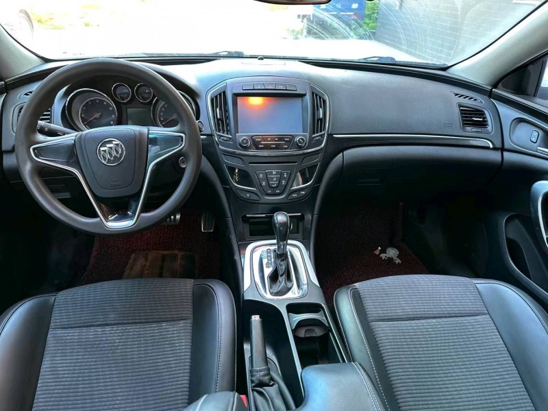 汕头16年别克君威8