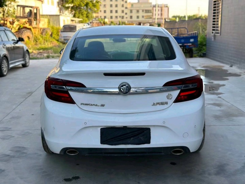 汕头16年别克君威9