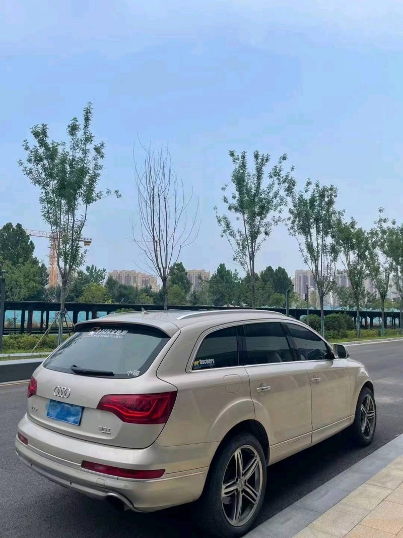 济宁11年奥迪Q75
