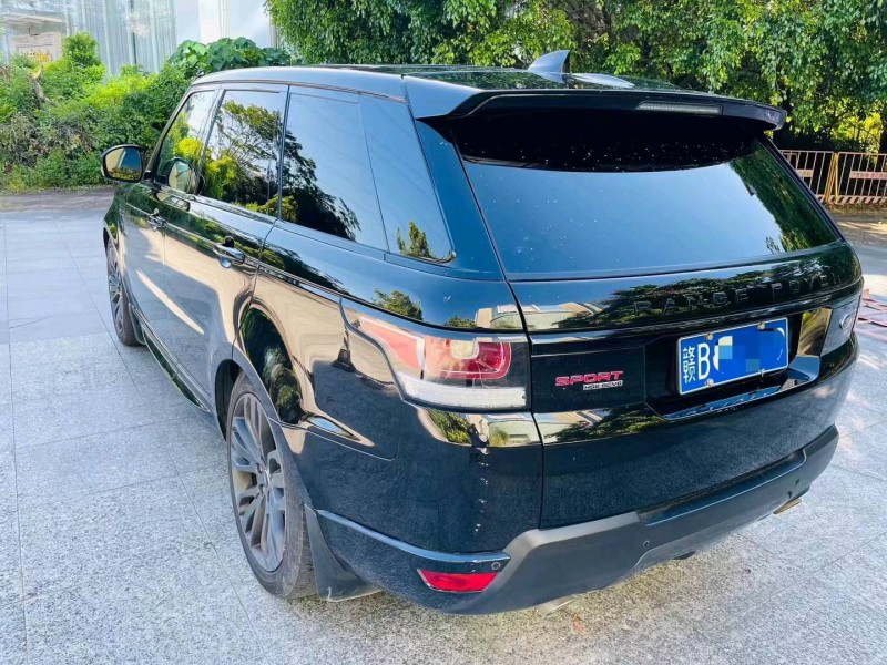 广州17年路虎揽胜运动8