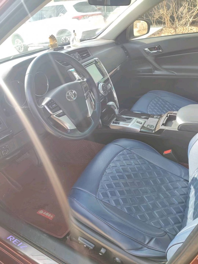 济宁12年丰田锐志5