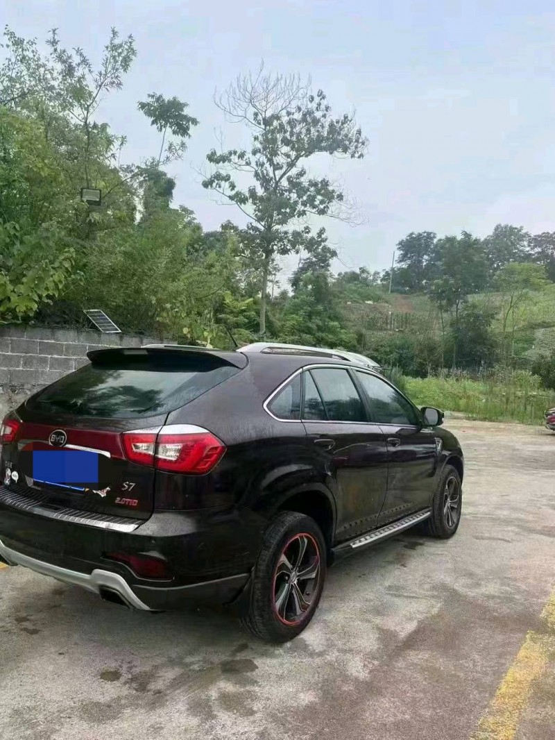 重庆15年比亚迪S76