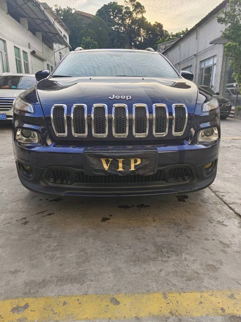 广州17年Jeep自由光1