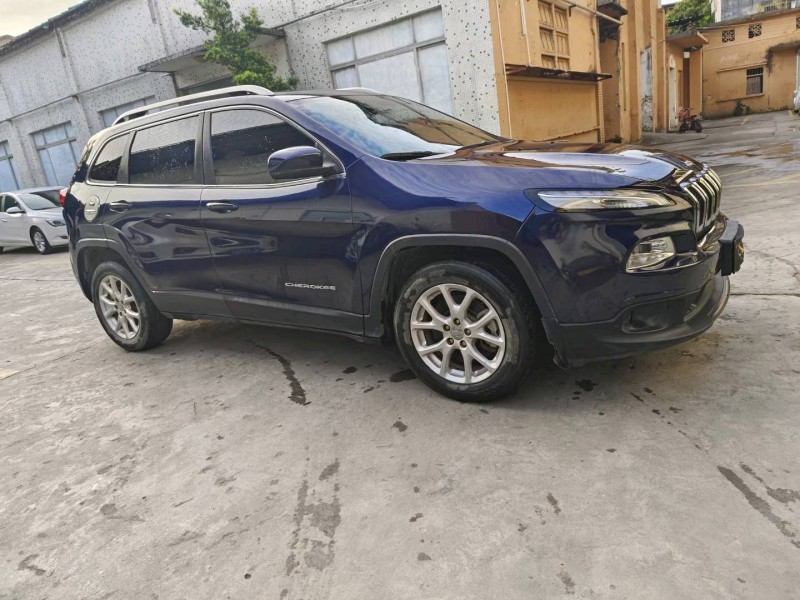 广州17年Jeep自由光2