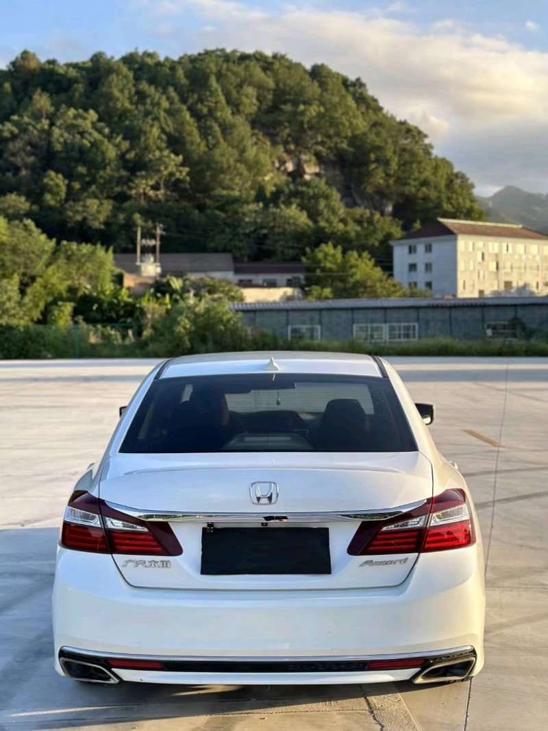嘉兴17年本田雅阁4