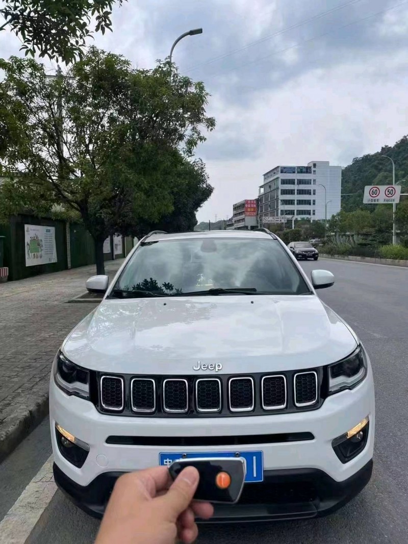 安順18年Jeep指南者1