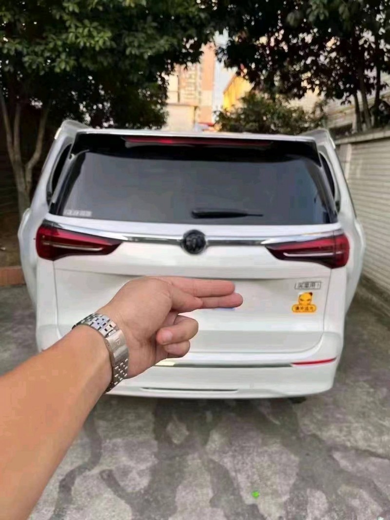 衡阳21年别克GL82