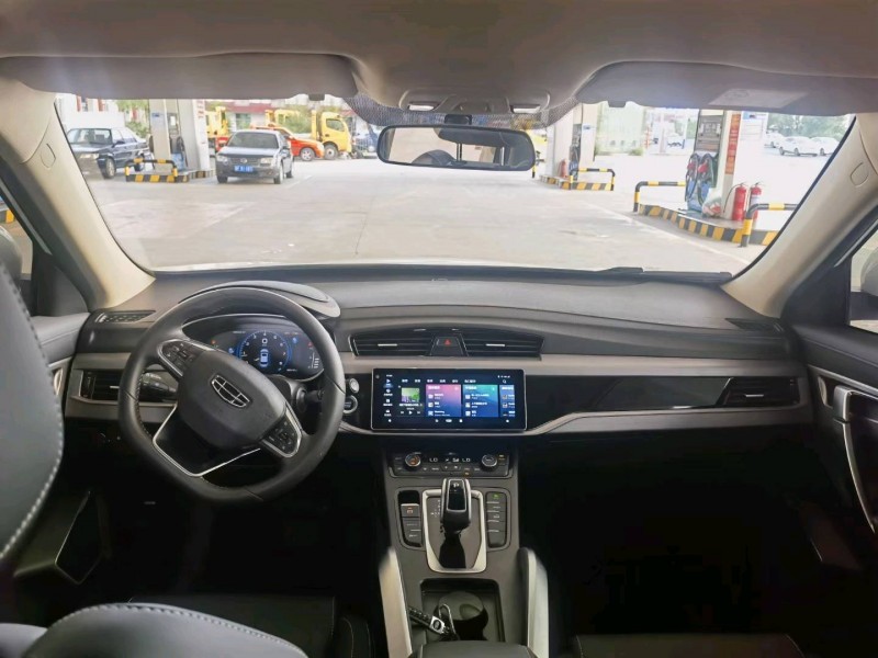 保定21年吉利博越7