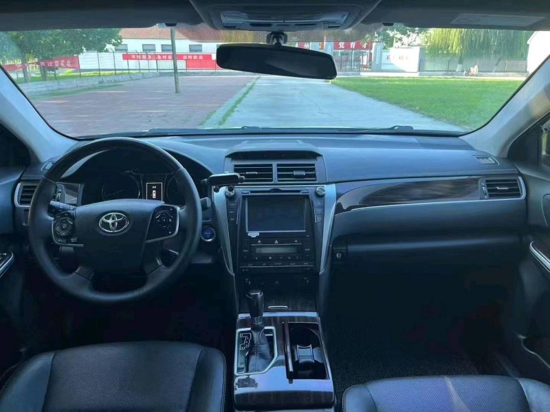 济南17年丰田凯美瑞6