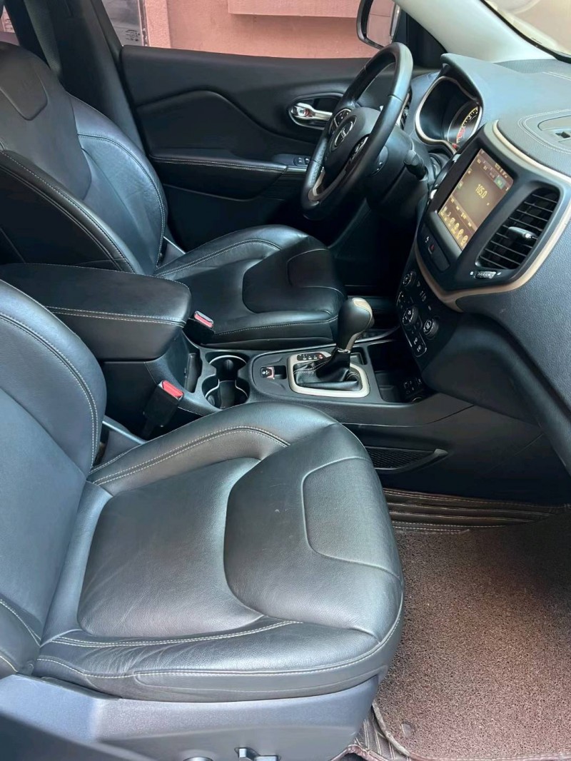 廊坊19年Jeep自由光4