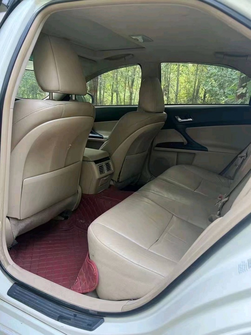 济南13年丰田锐志2