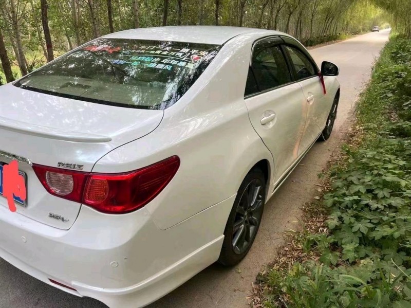 济南13年丰田锐志5