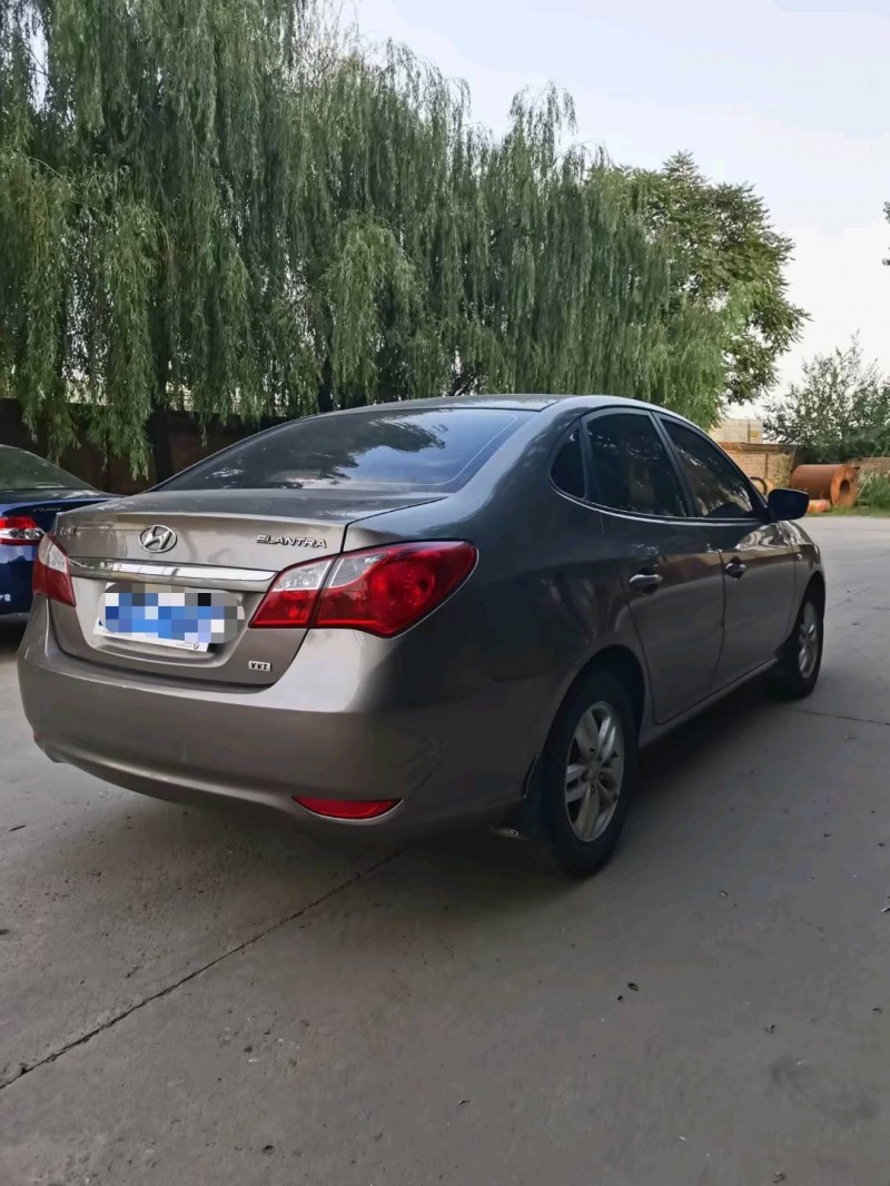 保定13年现代悦动7