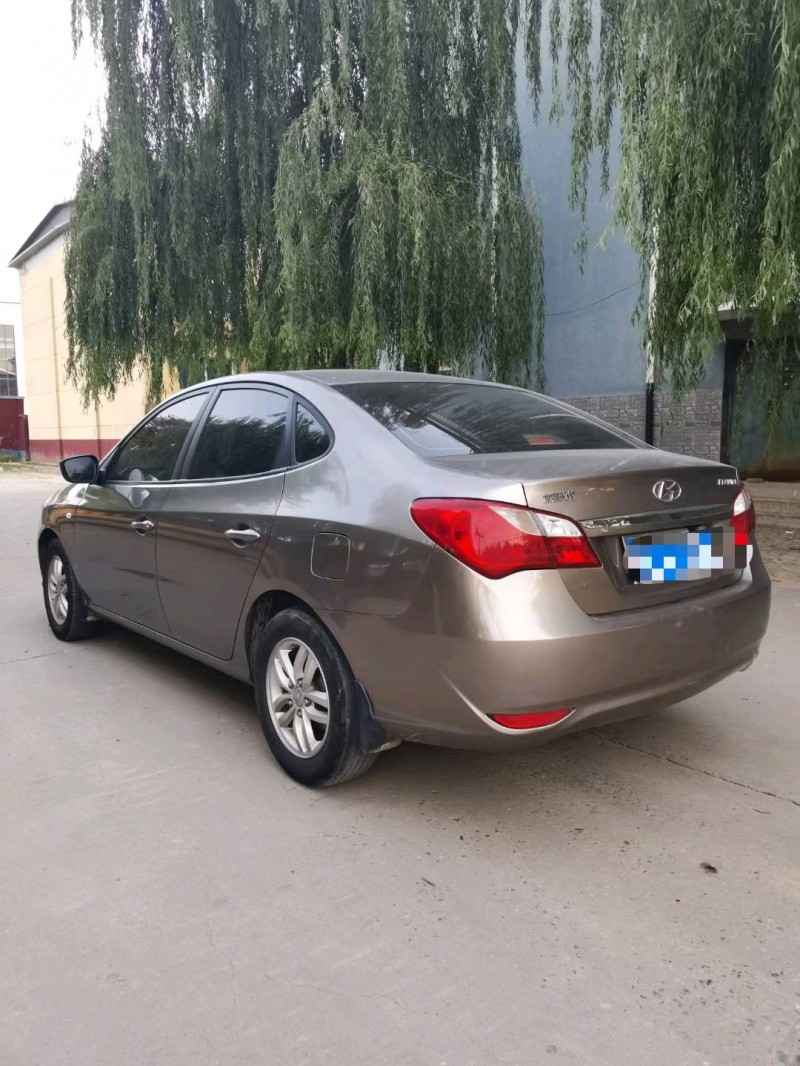 保定13年现代悦动8