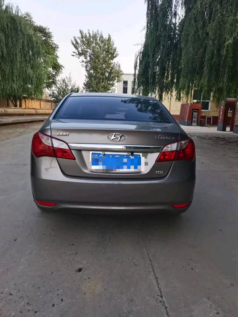 保定13年现代悦动9