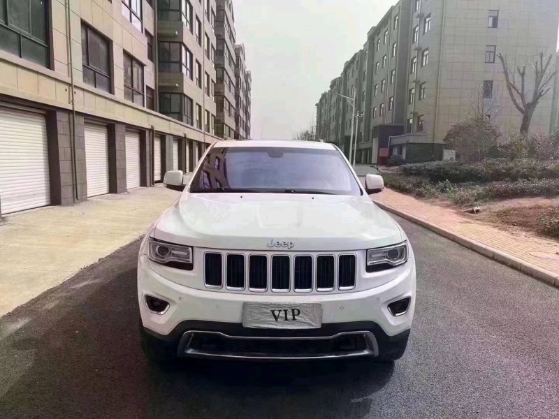 枣庄17年Jeep大切诺基1