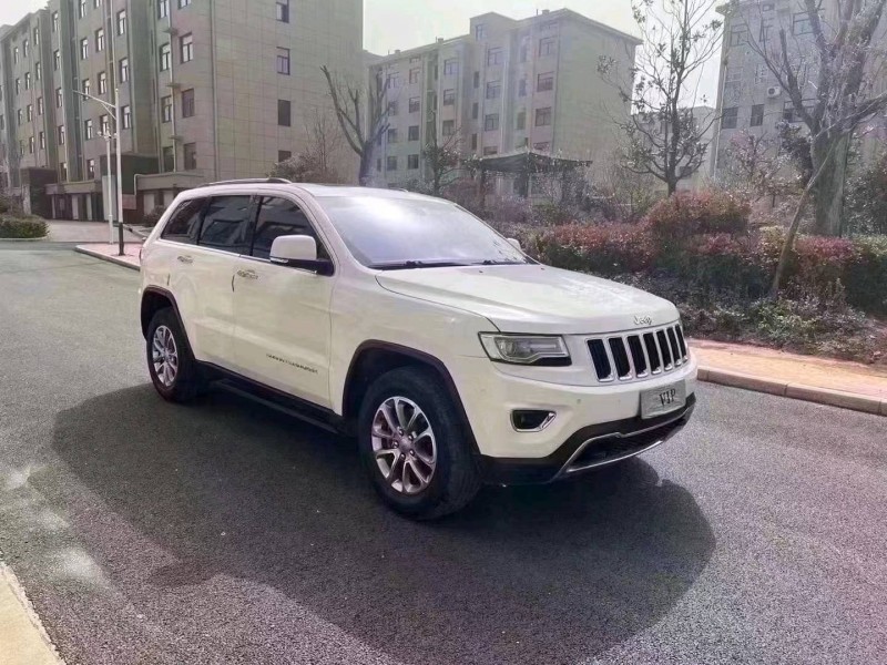 枣庄17年Jeep大切诺基3