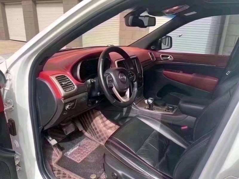 枣庄17年Jeep大切诺基8