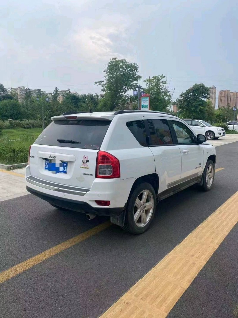 菏澤11年Jeep指南者3