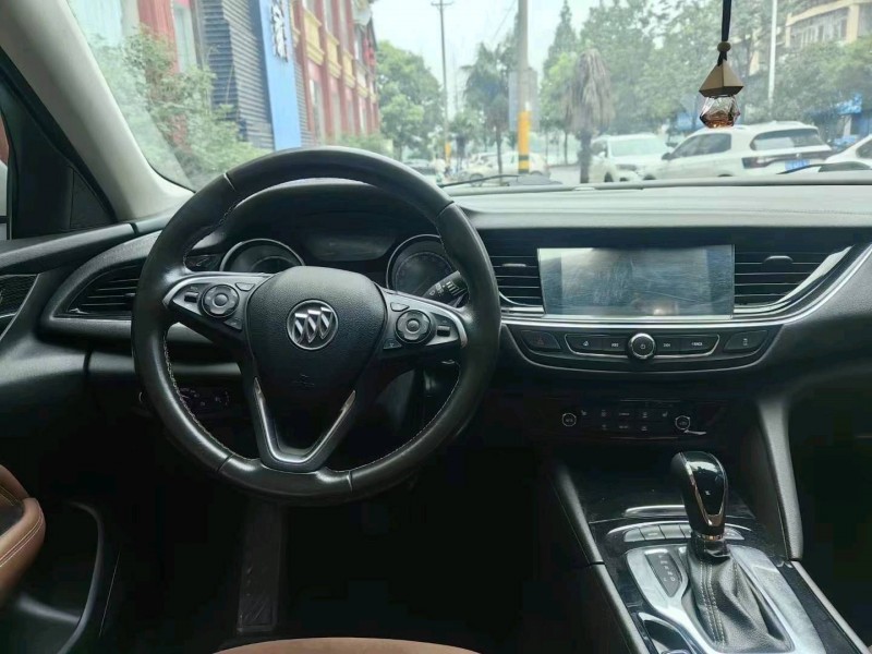 宜昌20年别克君威4