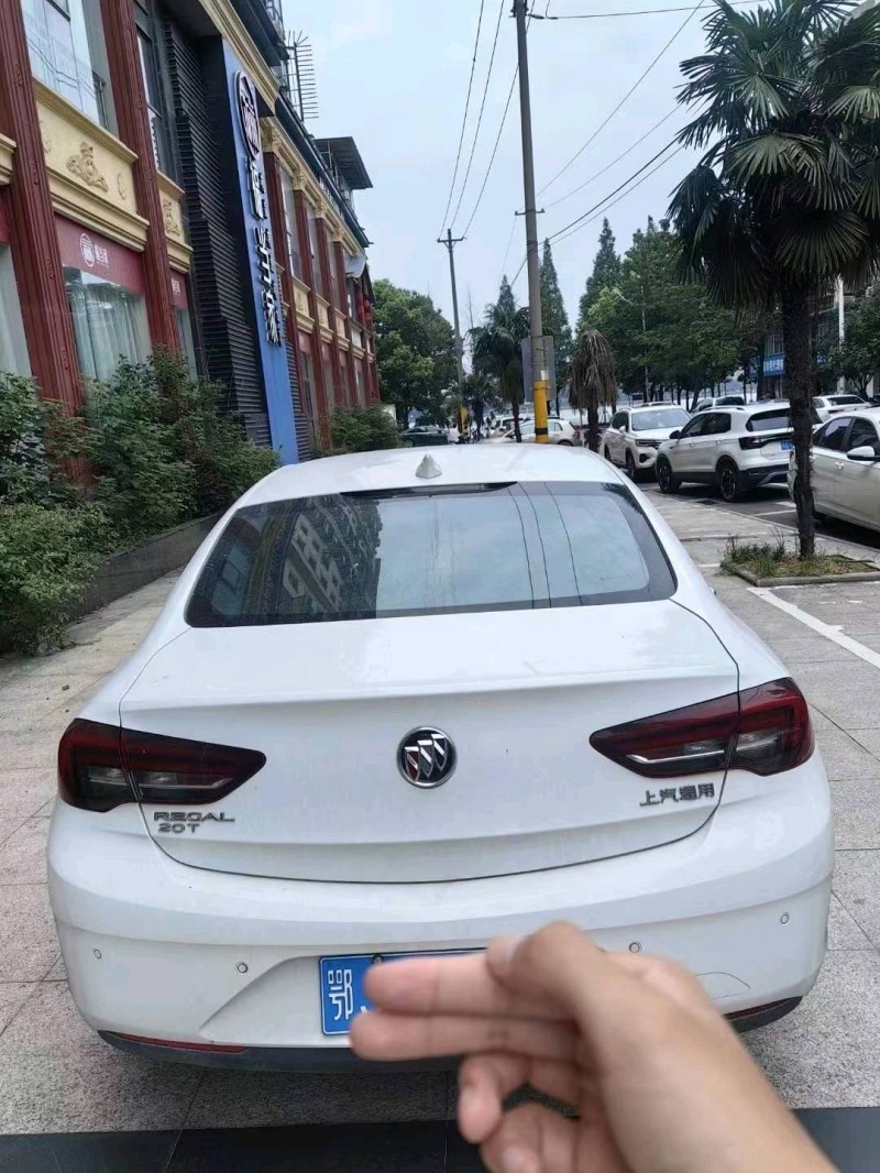 宜昌20年别克君威5