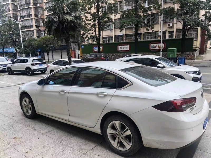 宜昌20年别克君威8