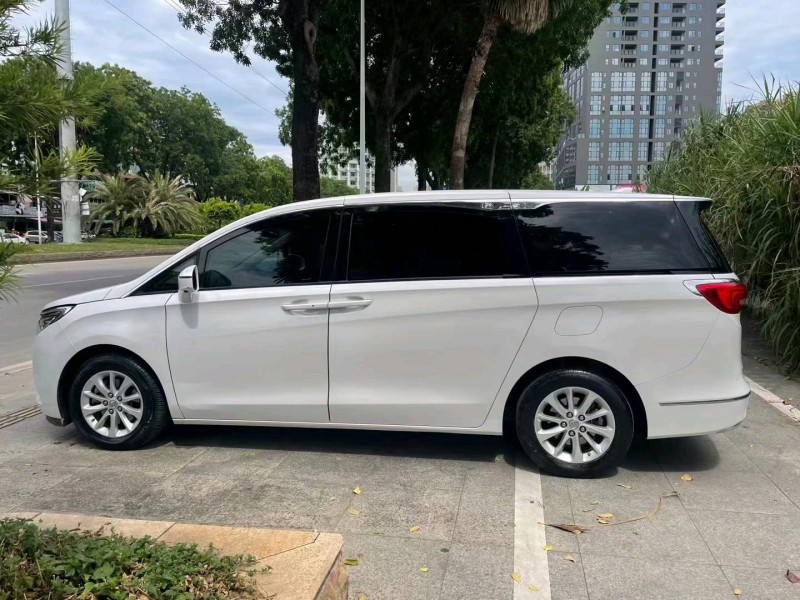 东莞19年别克君威8