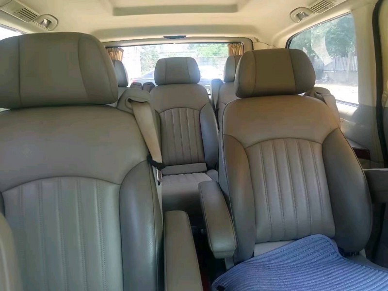 东营13年奔驰唯雅诺3