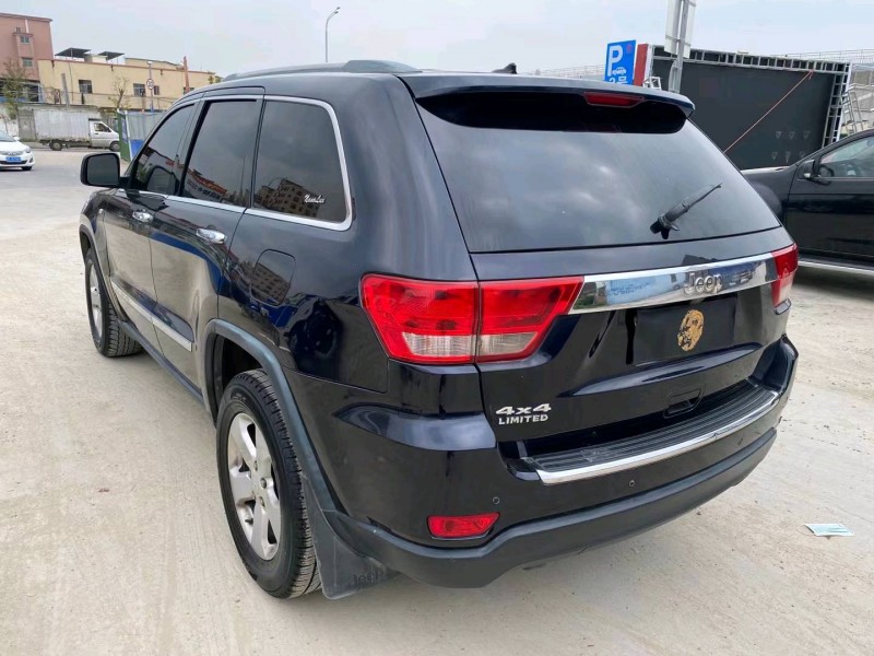 广州12年Jeep大切诺基8