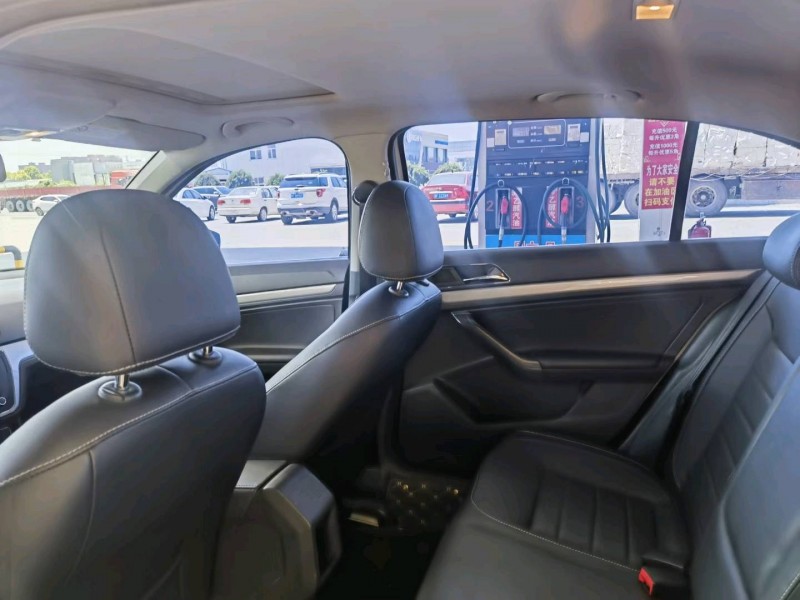 保定17年大众朗逸5