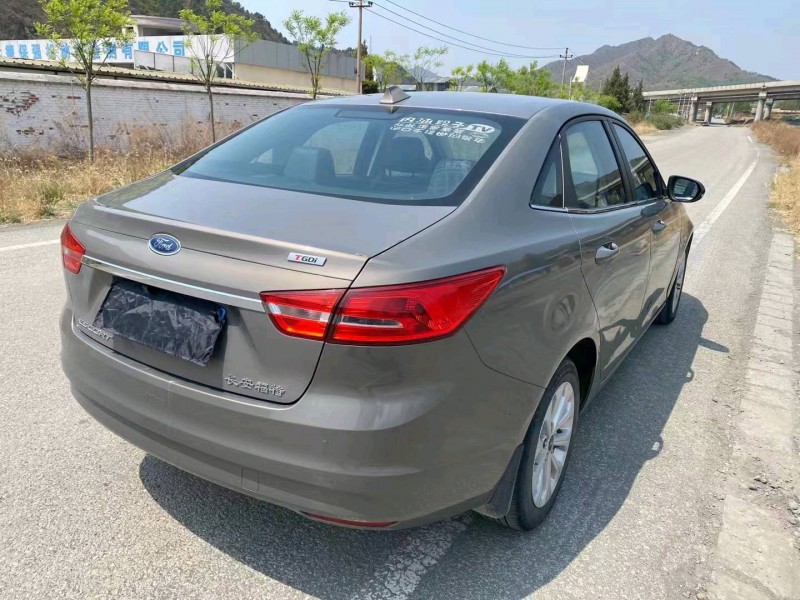 邯郸16年福特福睿斯4